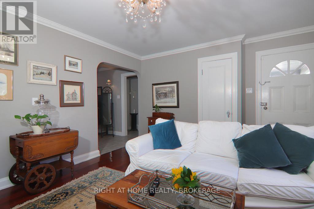 368 Queenston Street, St. Catharines, Ontario  L2P 2X9 - Photo 18 - X12288329