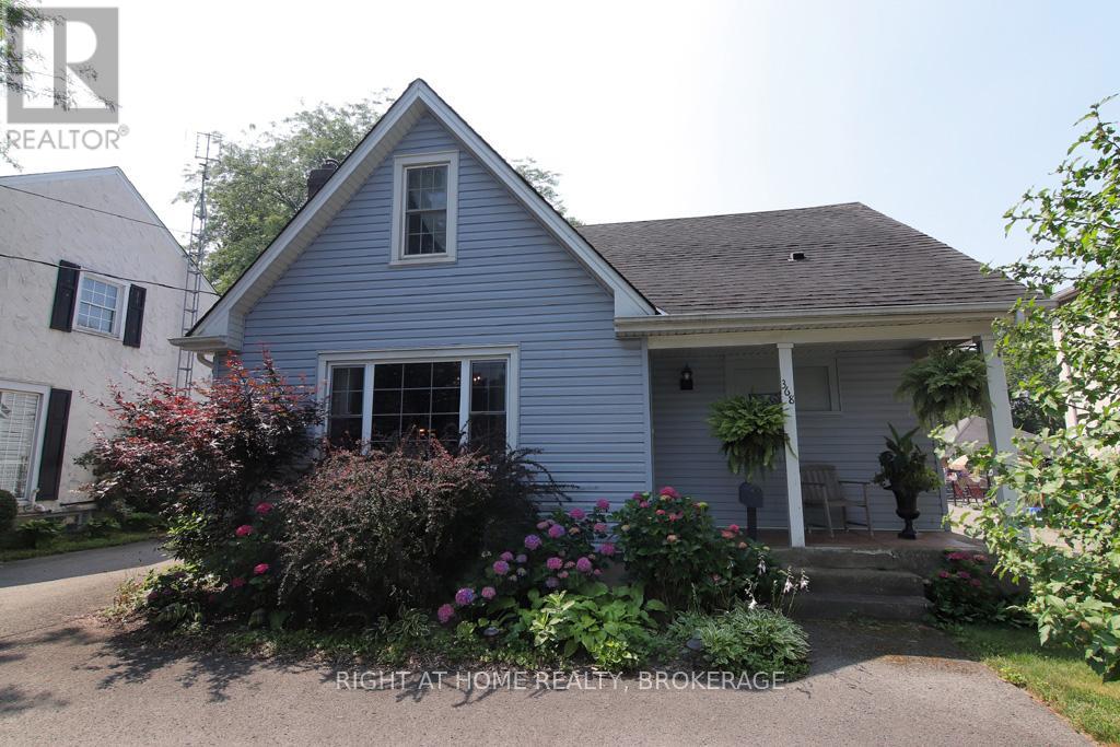 368 Queenston Street, St. Catharines, Ontario  L2P 2X9 - Photo 3 - X12288329