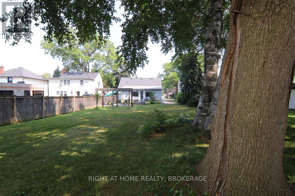 368 Queenston Street, St. Catharines, Ontario  L2P 2X9 - Photo 47 - X12288329