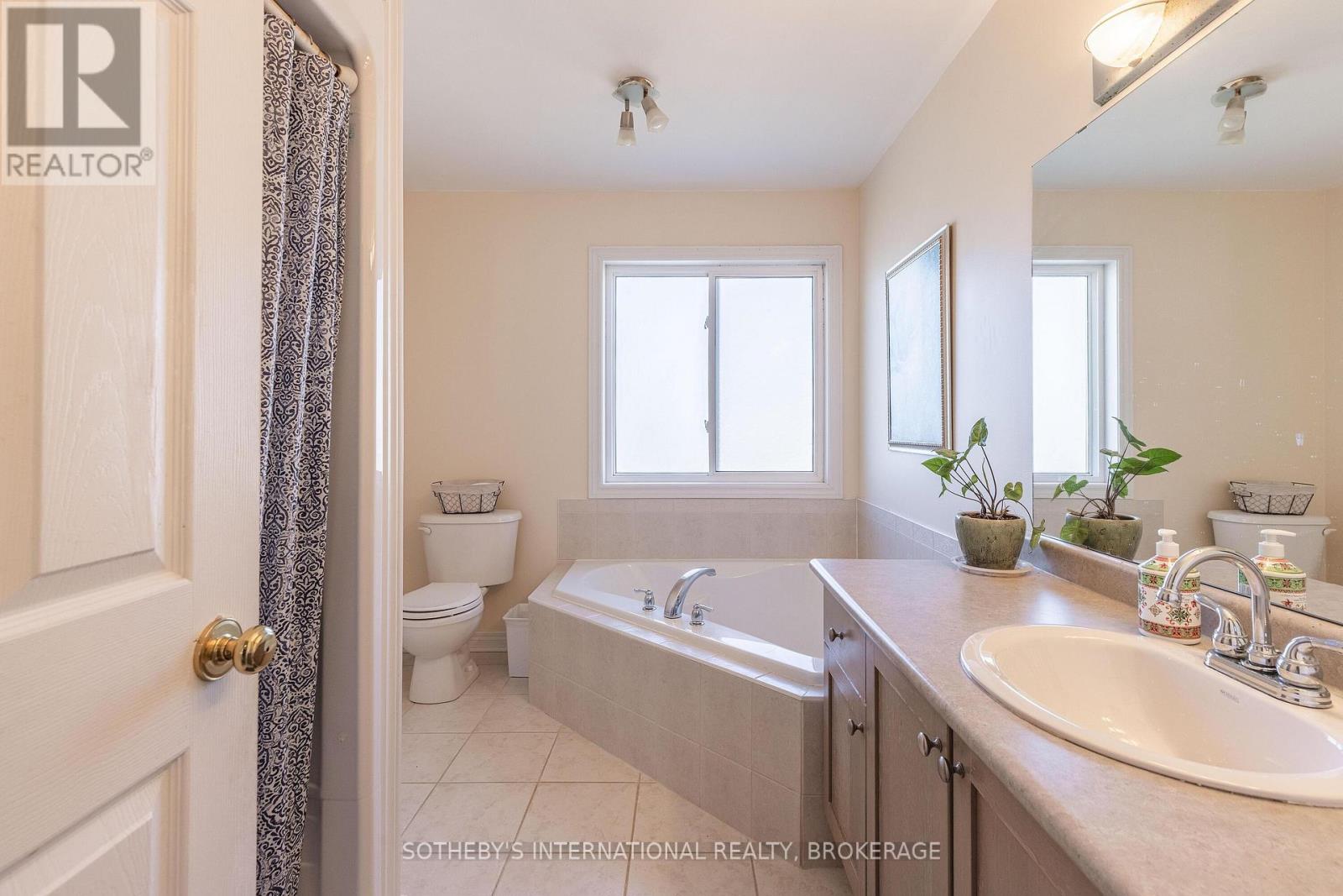 7 Honey Locust Circle, Thorold, Ontario  L2V 5E3 - Photo 17 - X12288361