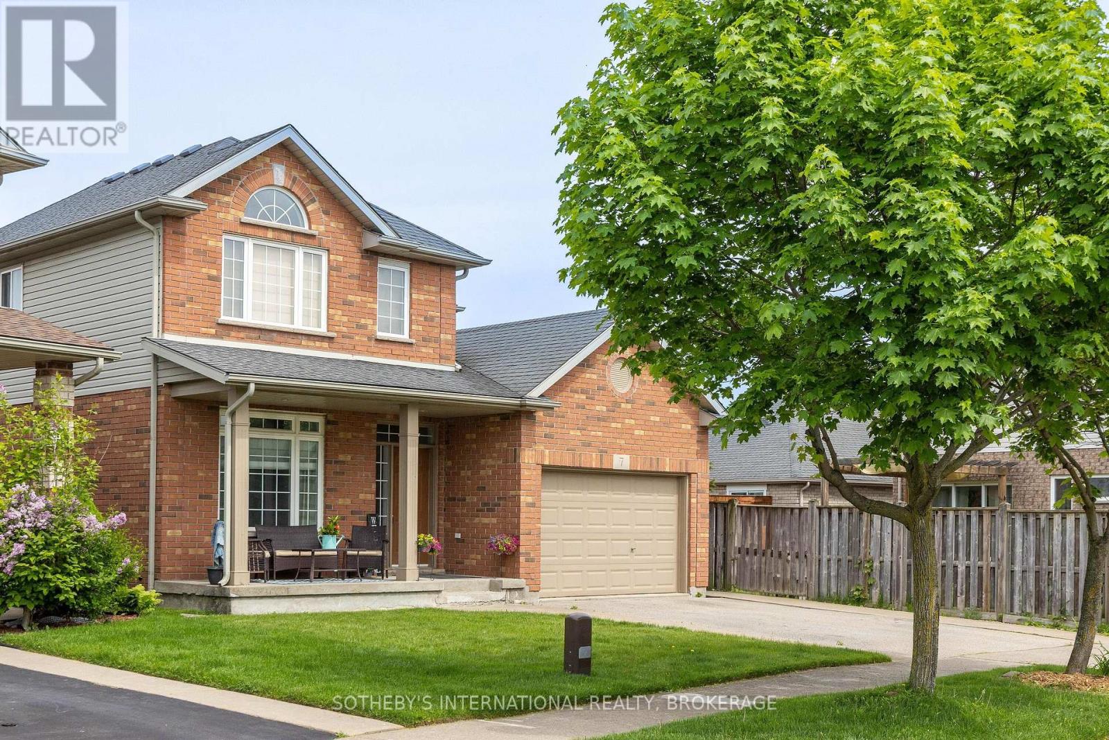 Property at 7 HONEY LOCUST CIRCLE image 3