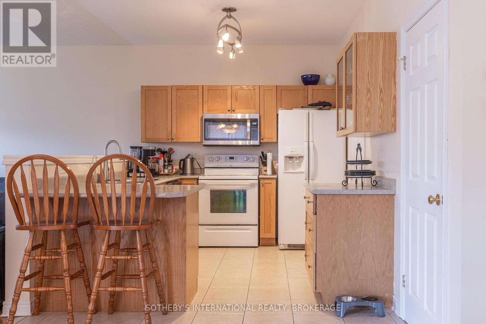 7 Honey Locust Circle, Thorold, Ontario  L2V 5E3 - Photo 8 - X12288361