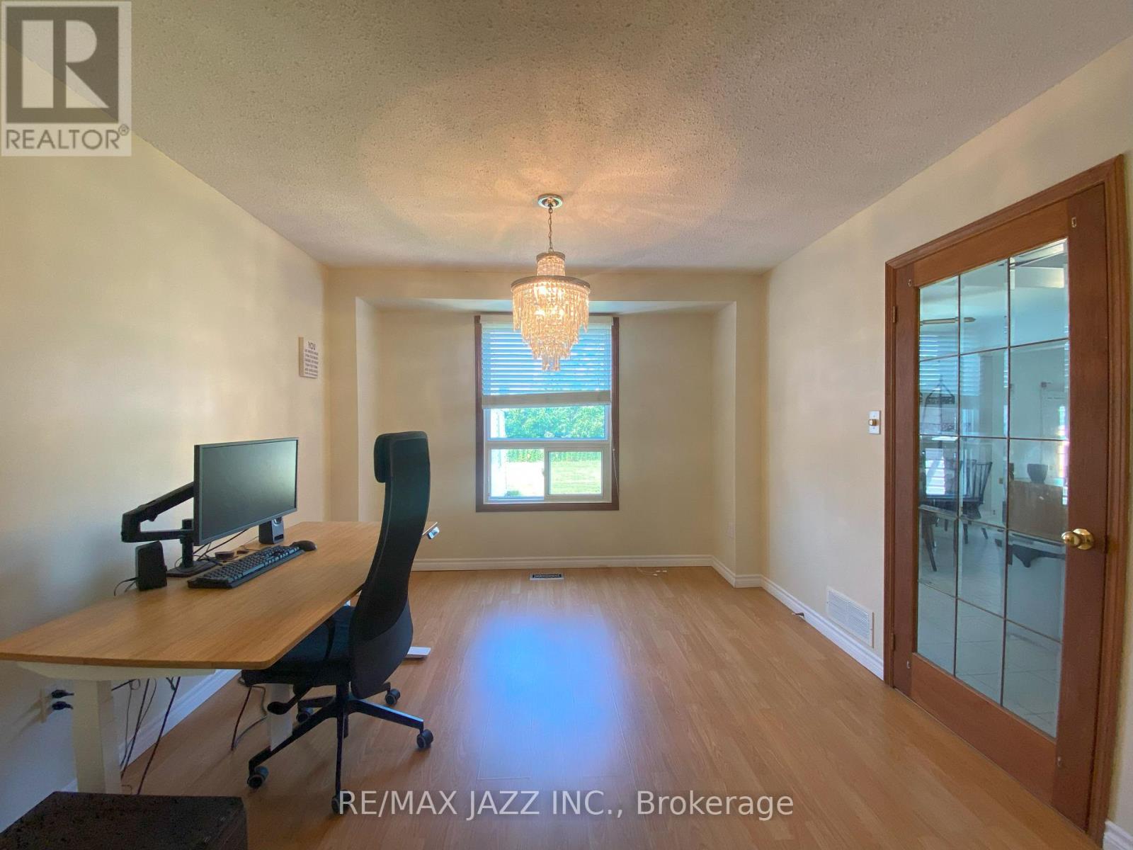 Property at 8 CLOVERFIELD STREET image 5