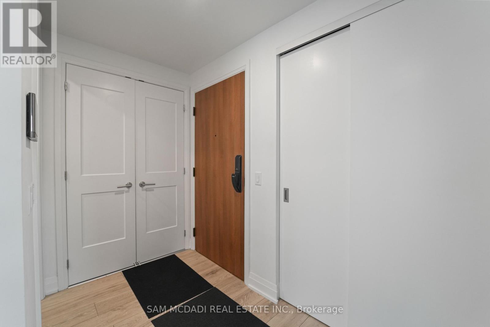Property at 815 - 21 PARK STREET E image 4