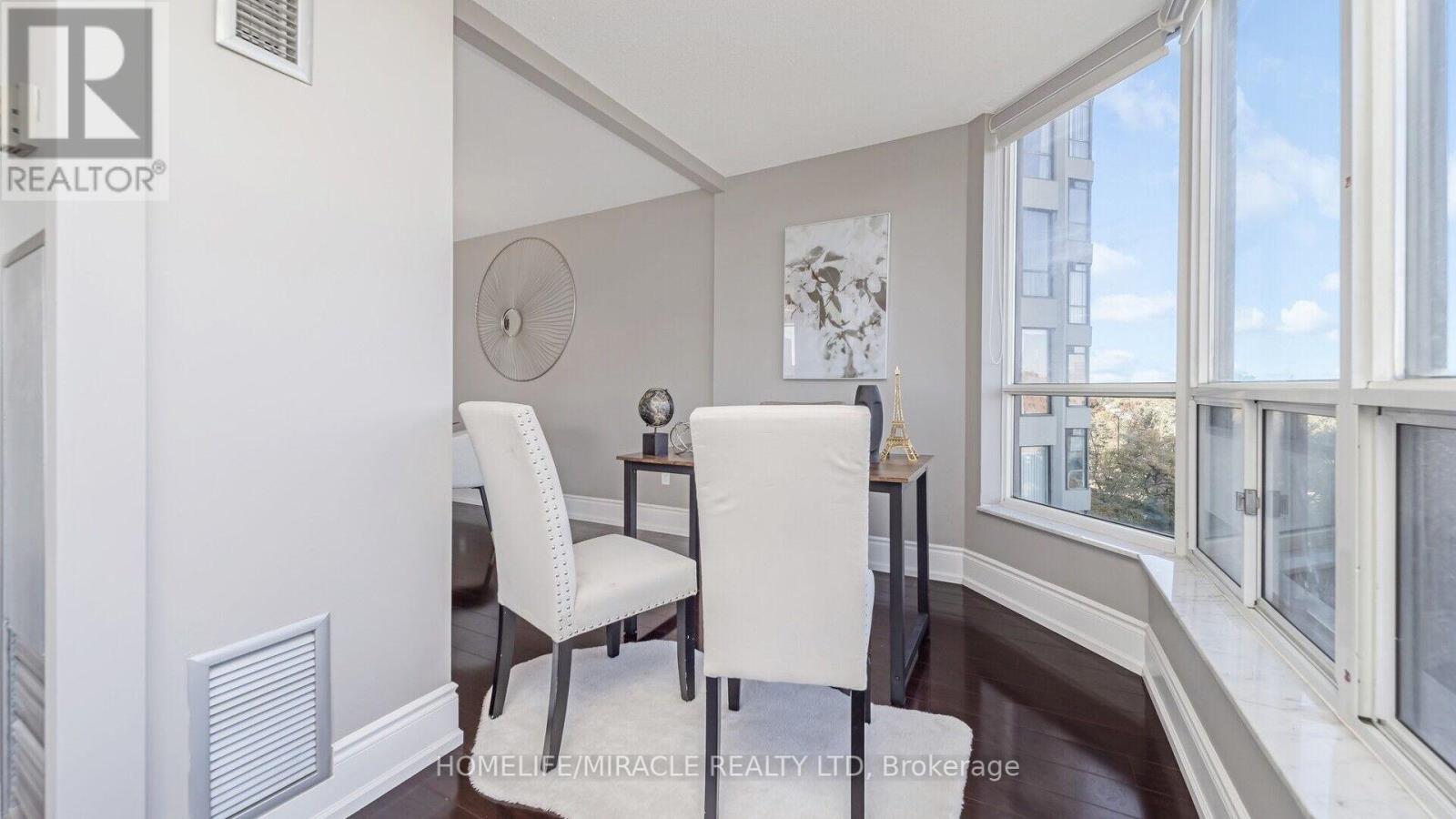 510 - 22 Hanover Road, Brampton, Ontario  L6S 5K7 - Photo 14 - W12288251