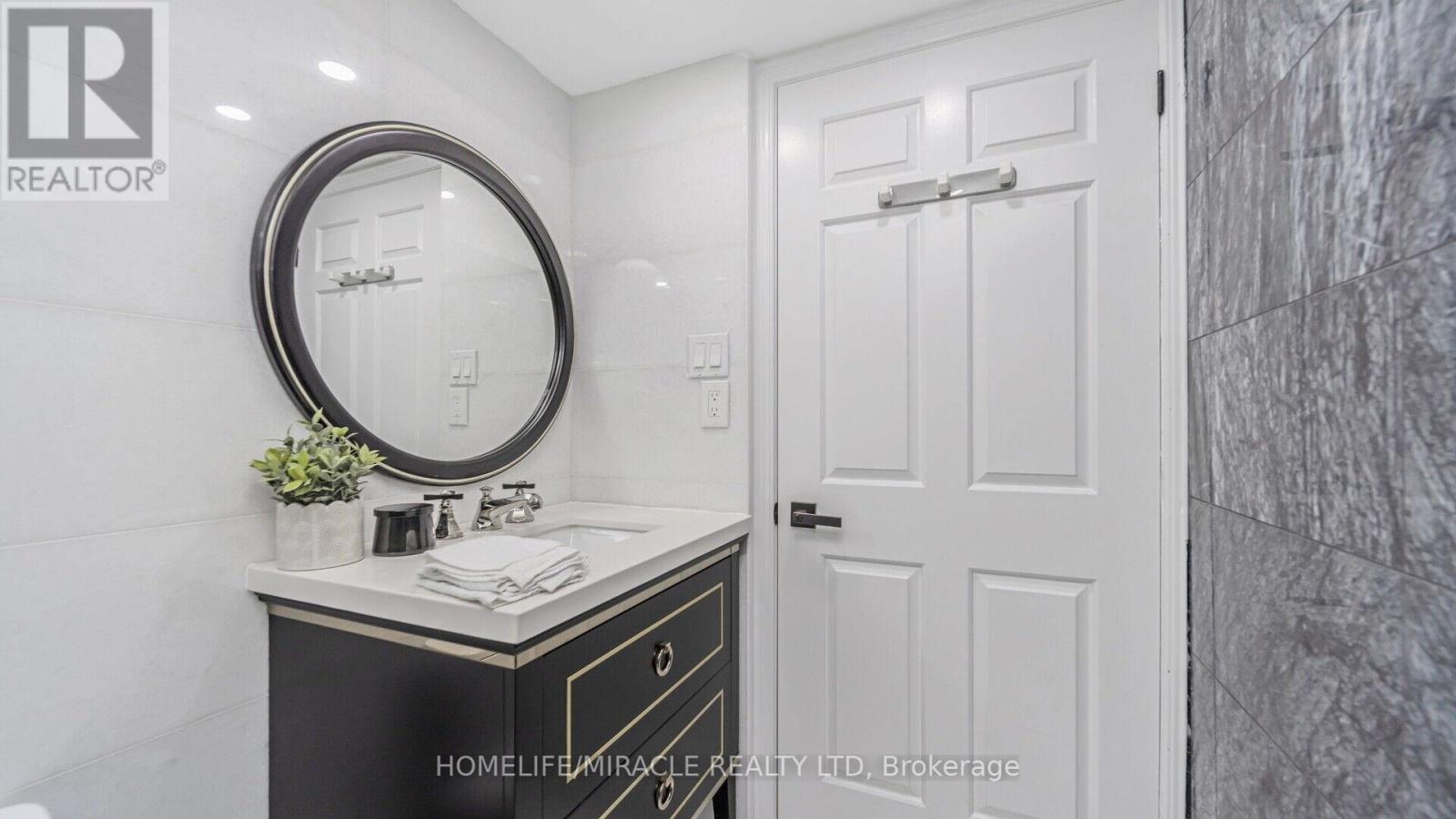 510 - 22 Hanover Road, Brampton, Ontario  L6S 5K7 - Photo 32 - W12288251