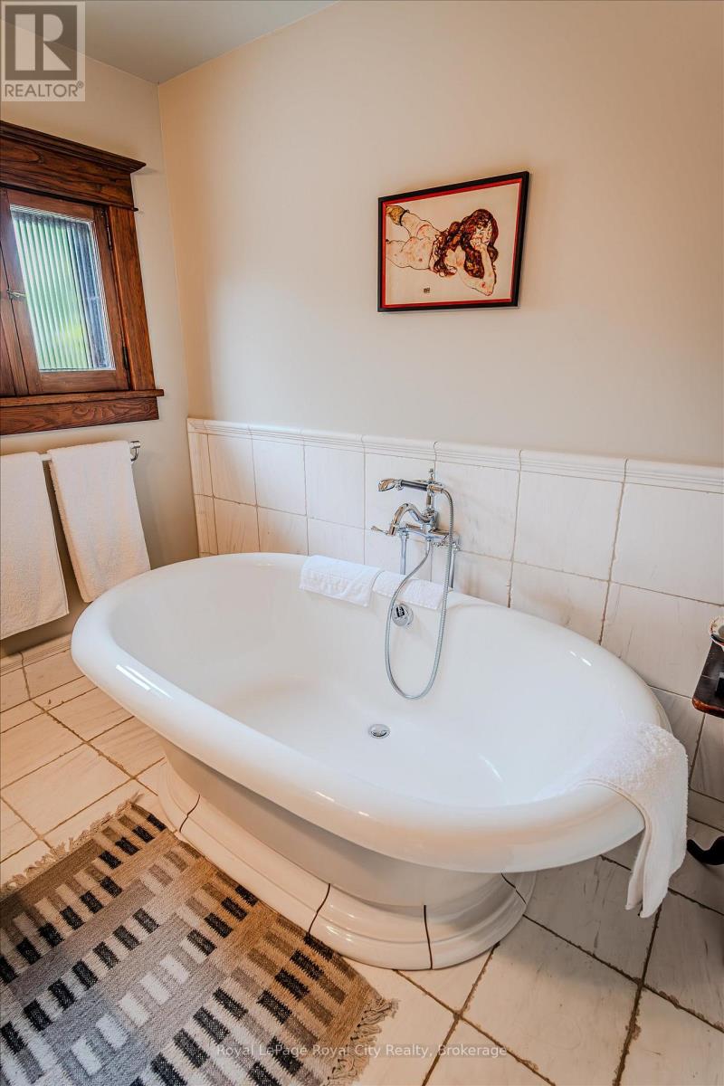 54 Clinton Street, Guelph, Ontario  N1H 5G5 - Photo 49 - X12288428