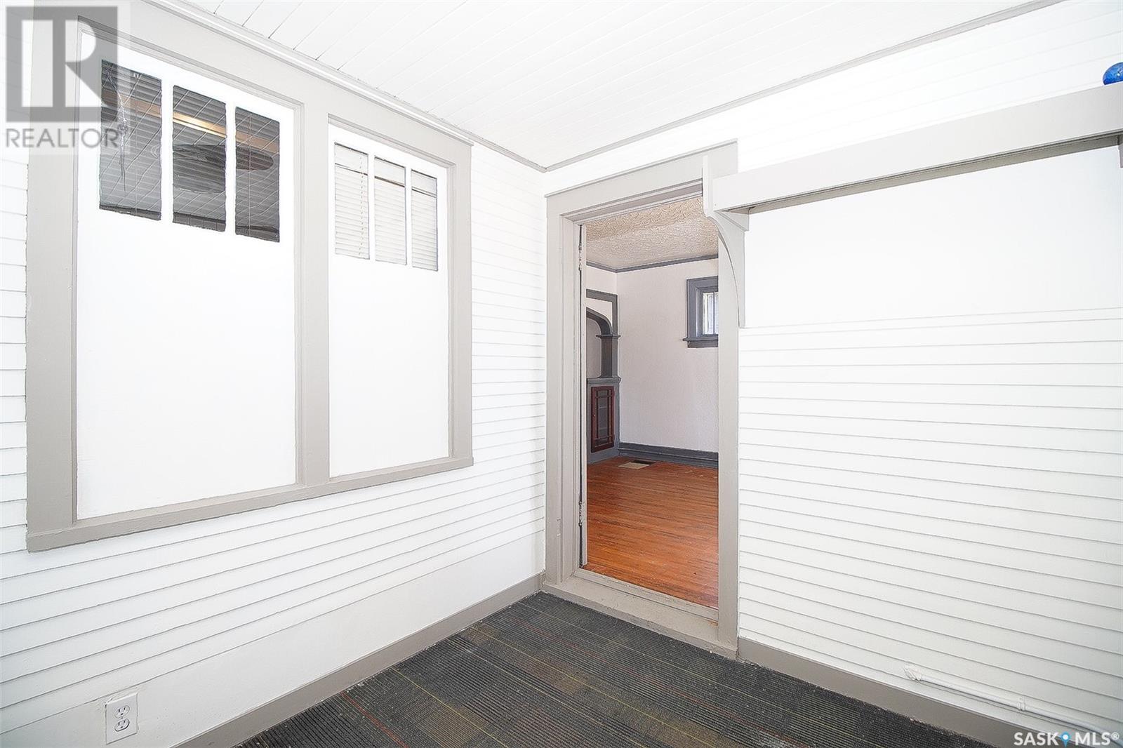 Property at 1012 Victoria AVENUE image 3