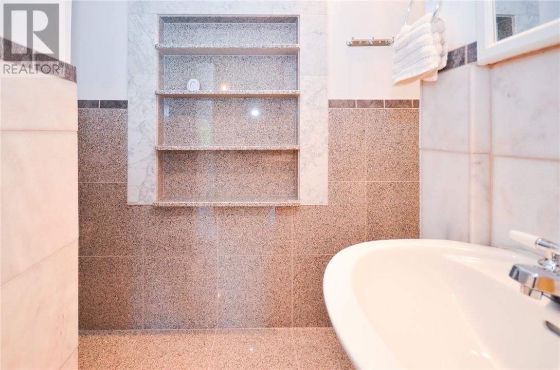 568 Ridge Road, Stoney Creek, Ontario  L8J 2Y6 - Photo 16 - 2123597