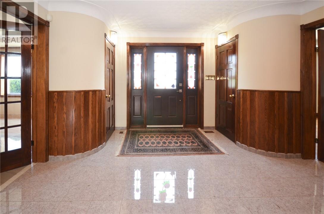 568 Ridge Road, Stoney Creek, Ontario  L8J 2Y6 - Photo 2 - 2123597