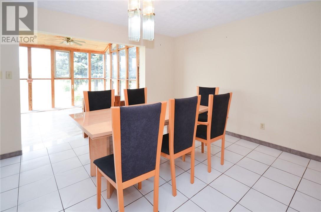 568 Ridge Road, Stoney Creek, Ontario  L8J 2Y6 - Photo 4 - 2123597