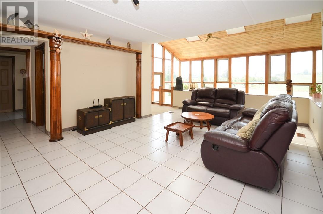 568 Ridge Road, Stoney Creek, Ontario  L8J 2Y6 - Photo 8 - 2123597