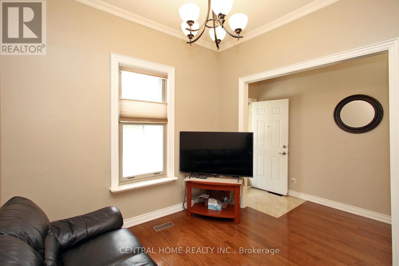 106 Carlaw Avenue, Toronto, Ontario  M4M 2R7 - Photo 6 - E12284192