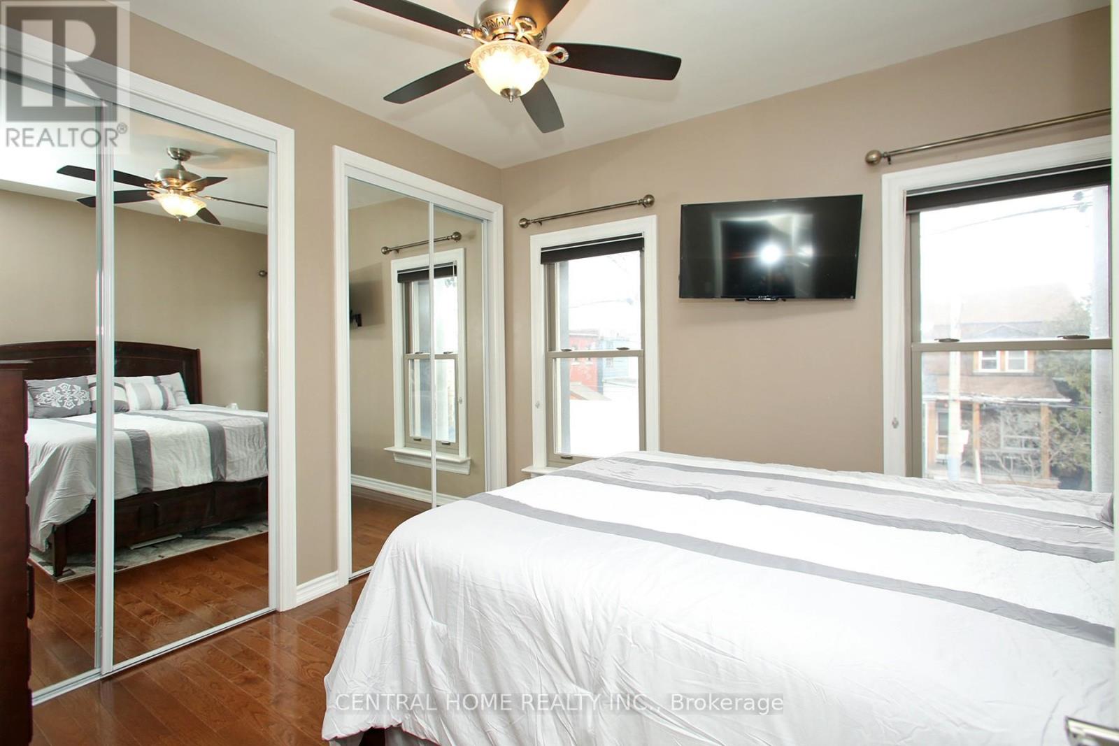 106 Carlaw Avenue, Toronto, Ontario  M4M 2R7 - Photo 9 - E12284192