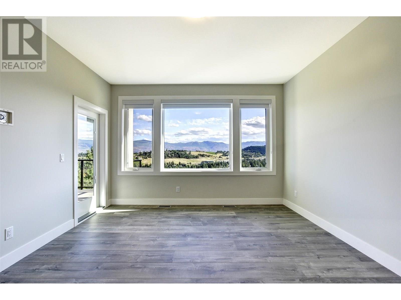 Property at 1051 Aurora Heights image 4