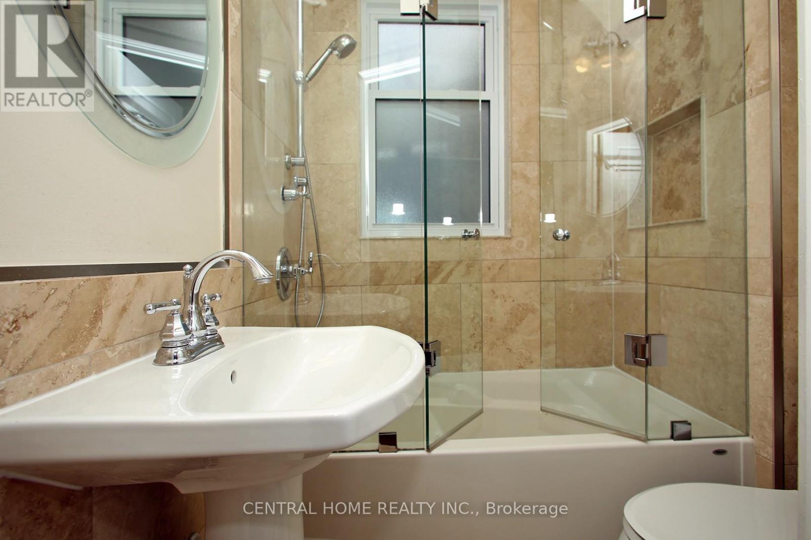 106 Carlaw Avenue, Toronto, Ontario  M4M 2R7 - Photo 14 - E12284192
