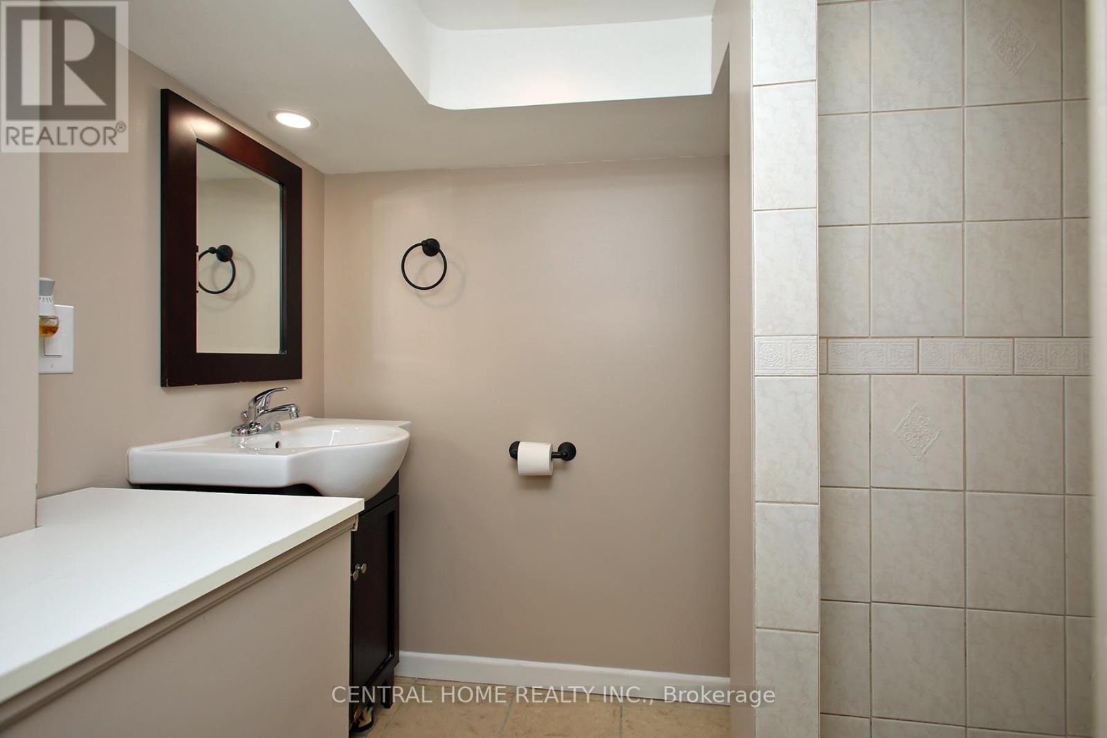 106 Carlaw Avenue, Toronto, Ontario  M4M 2R7 - Photo 15 - E12284192