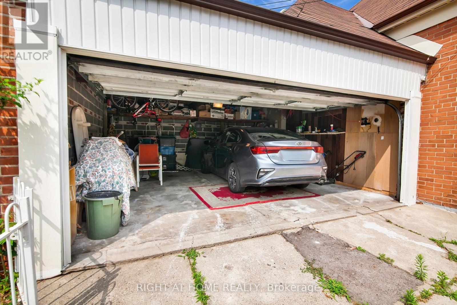 Property at 344 LINSMORE CRESCENT image 4