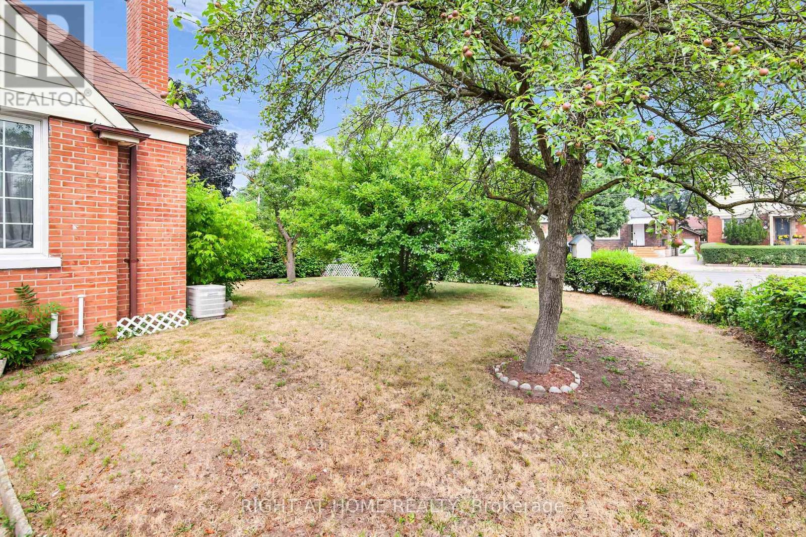 Property at 344 LINSMORE CRESCENT image 5