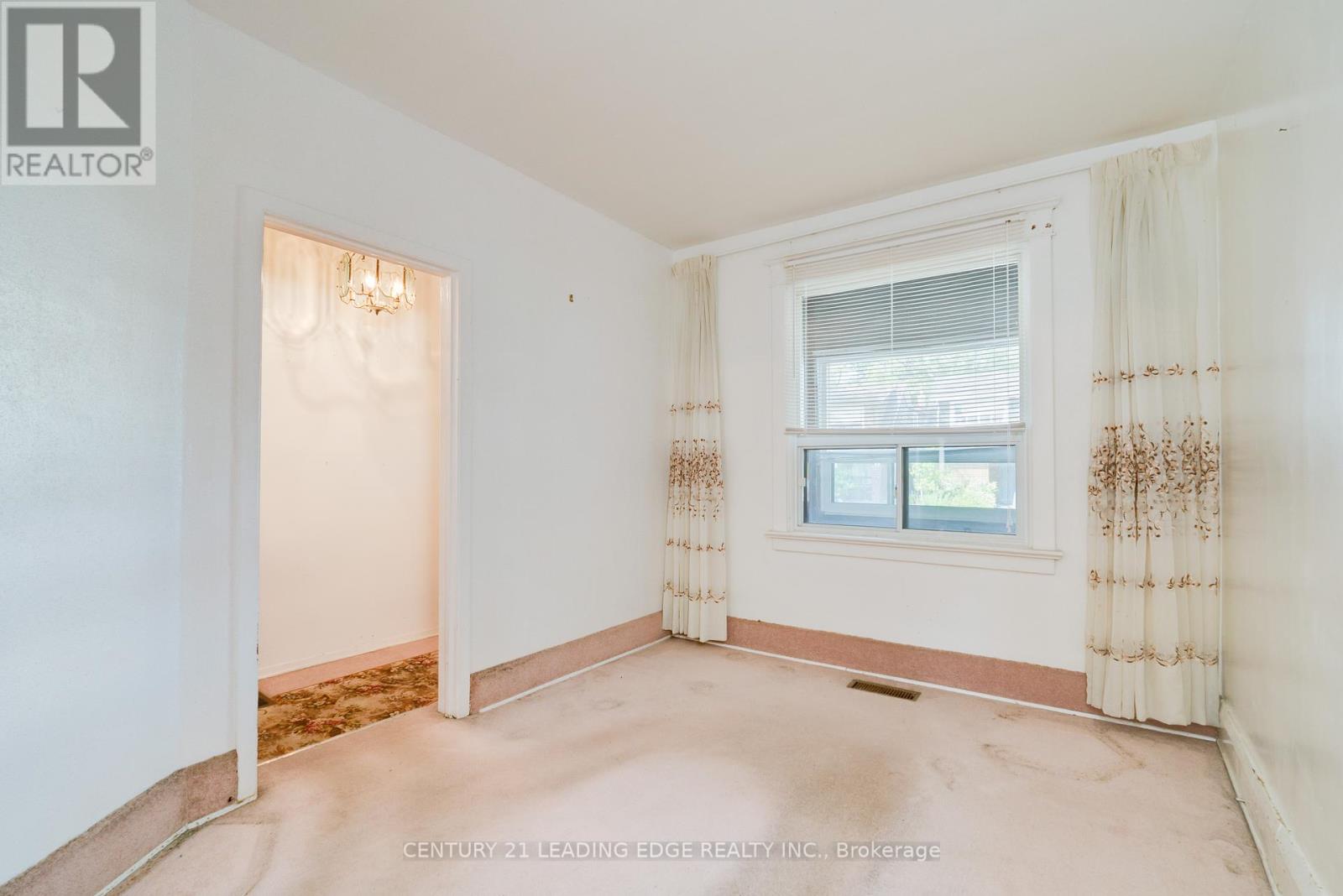 635 Coxwell Avenue, Toronto, Ontario  M4C 3B8 - Photo 10 - E12288367