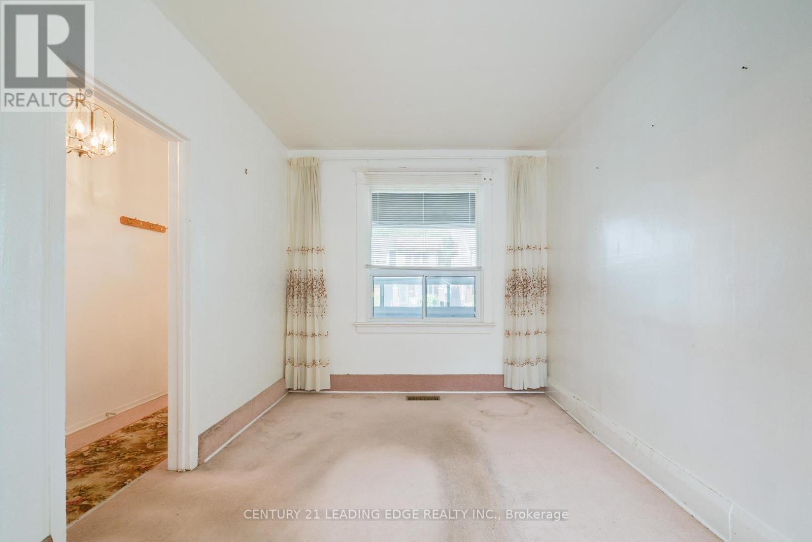 635 Coxwell Avenue, Toronto, Ontario  M4C 3B8 - Photo 11 - E12288367