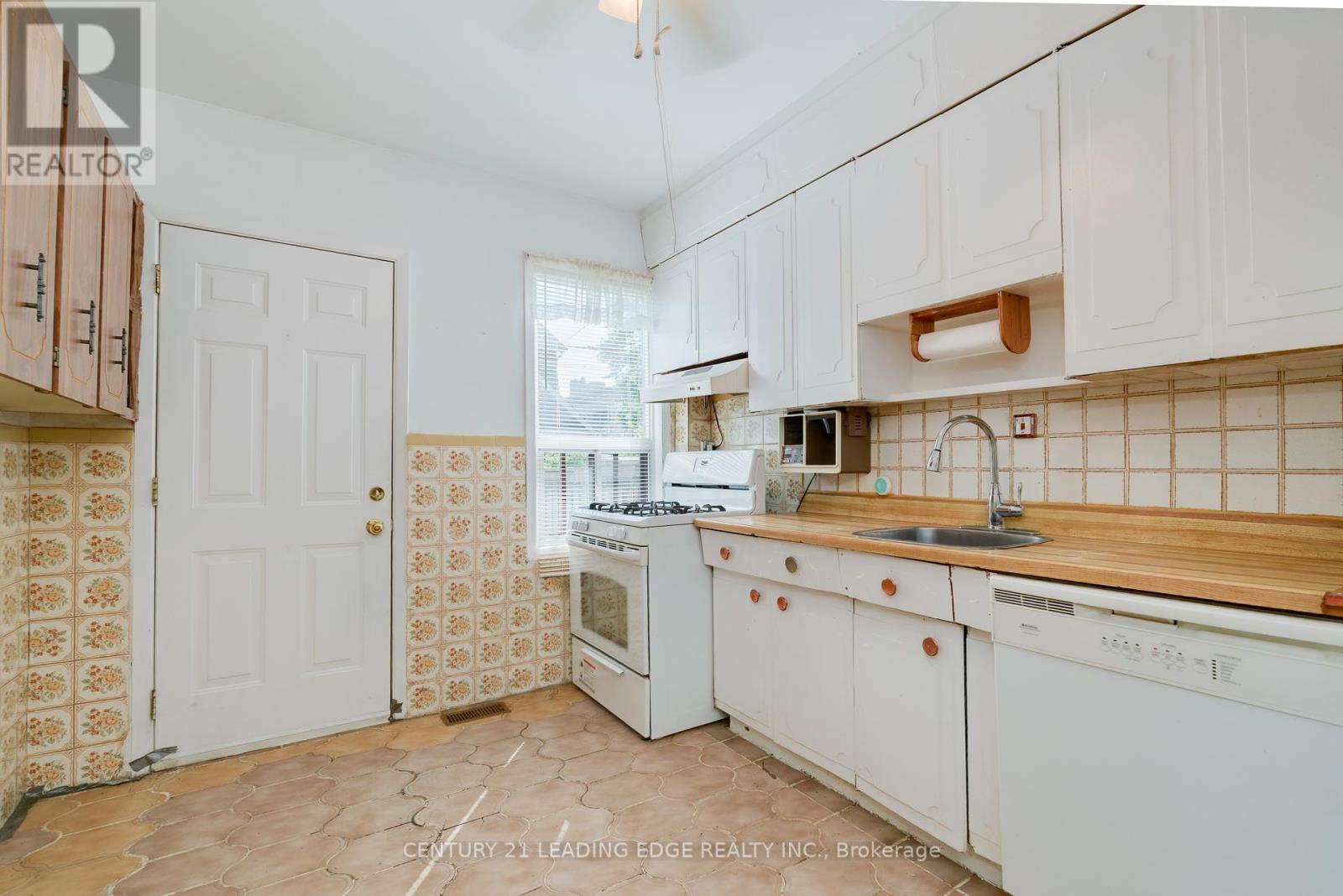 635 Coxwell Avenue, Toronto, Ontario  M4C 3B8 - Photo 16 - E12288367