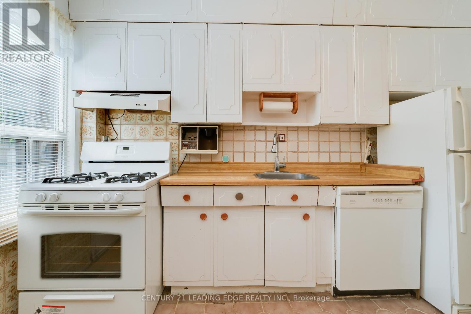 635 Coxwell Avenue, Toronto, Ontario  M4C 3B8 - Photo 17 - E12288367
