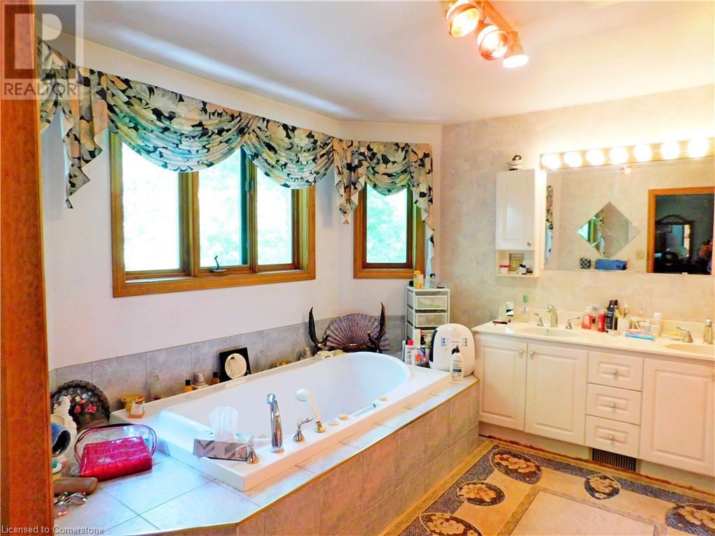 4916 Thirty Road N, Beamsville, Ontario  L3J 1W2 - Photo 49 - 40748792