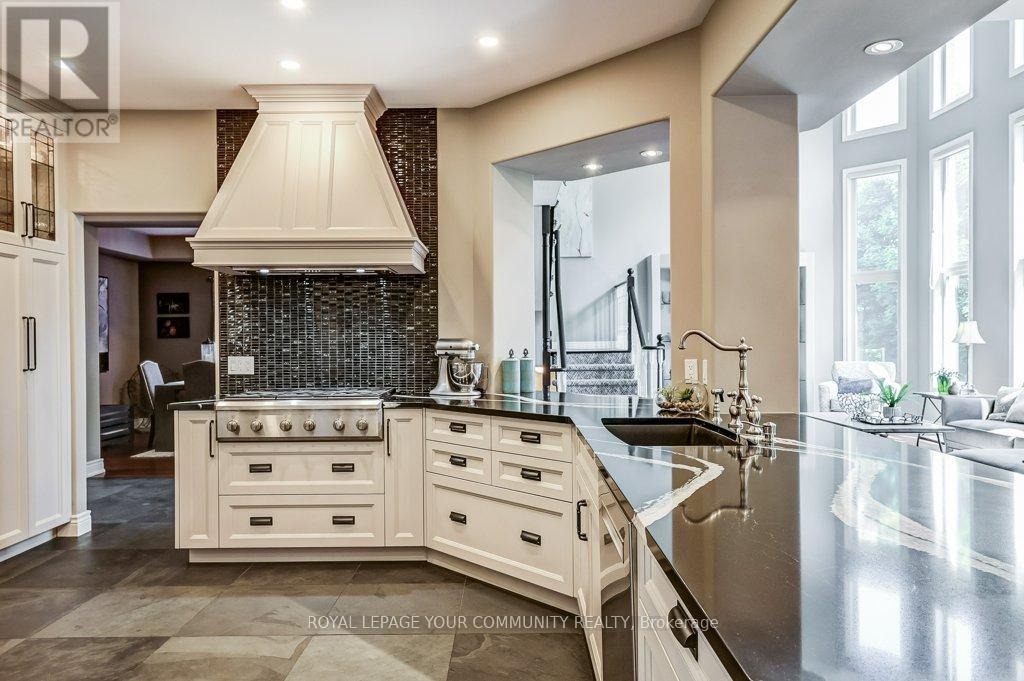 735 Madeline Heights, Newmarket (Stonehaven-Wyndham), Ontario  L3X 2J6 - Photo 11 - N12288406
