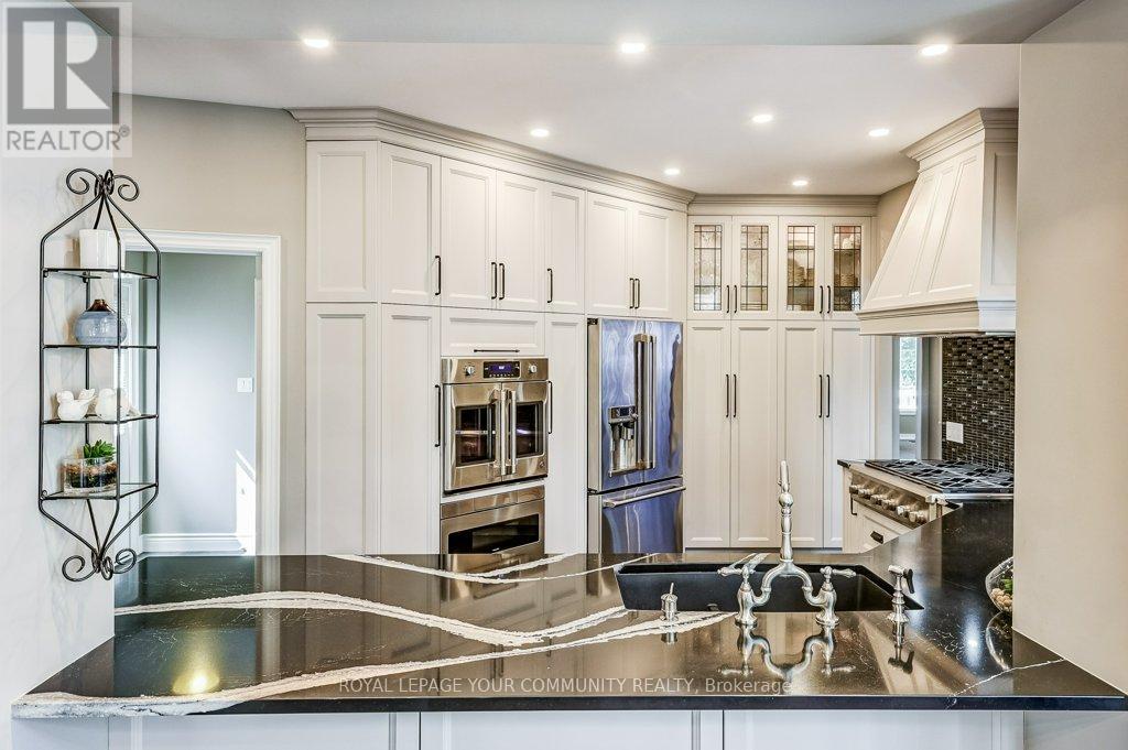 735 Madeline Heights, Newmarket (Stonehaven-Wyndham), Ontario  L3X 2J6 - Photo 12 - N12288406