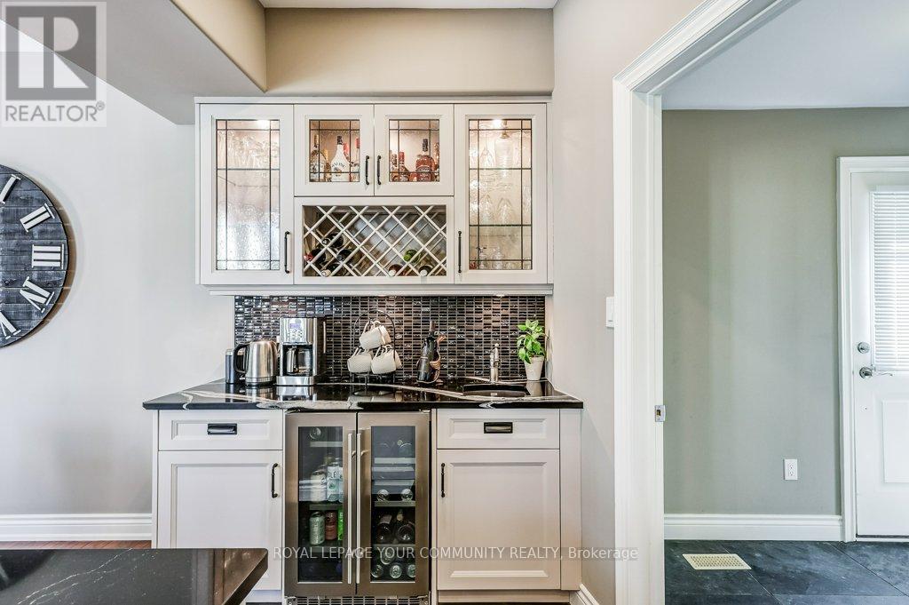 735 Madeline Heights, Newmarket (Stonehaven-Wyndham), Ontario  L3X 2J6 - Photo 13 - N12288406
