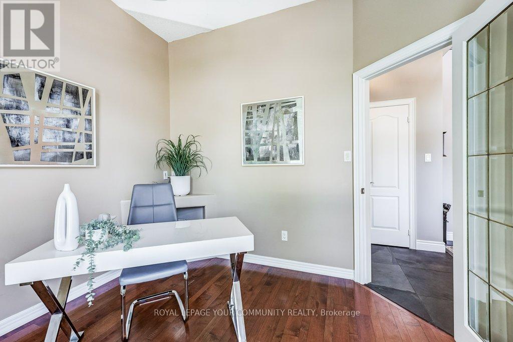 735 Madeline Heights, Newmarket (Stonehaven-Wyndham), Ontario  L3X 2J6 - Photo 19 - N12288406