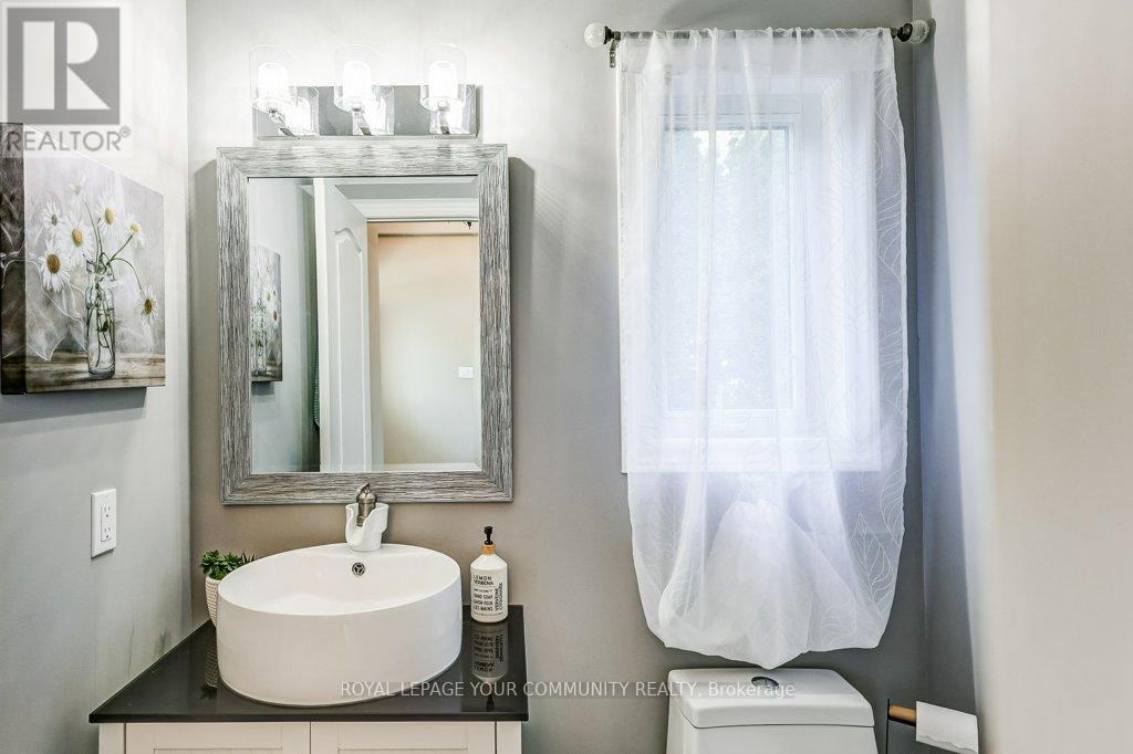 735 Madeline Heights, Newmarket (Stonehaven-Wyndham), Ontario  L3X 2J6 - Photo 20 - N12288406