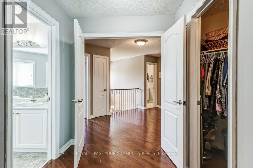 735 Madeline Heights, Newmarket (Stonehaven-Wyndham), Ontario  L3X 2J6 - Photo 23 - N12288406