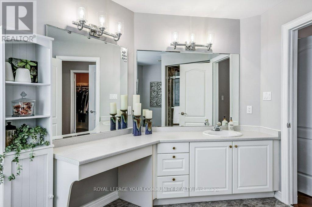 735 Madeline Heights, Newmarket (Stonehaven-Wyndham), Ontario  L3X 2J6 - Photo 24 - N12288406