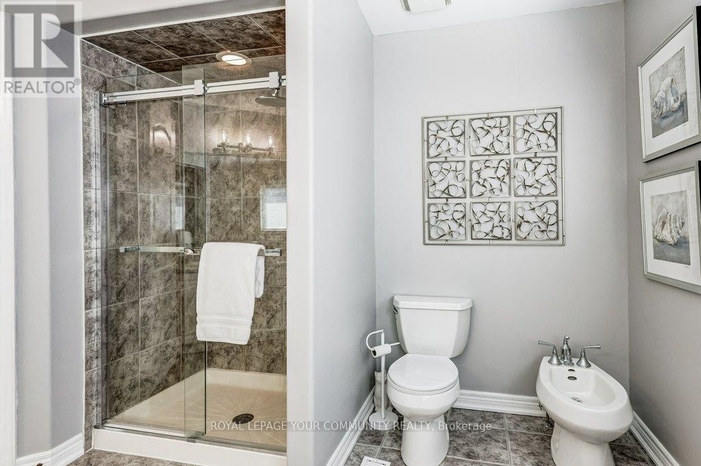 735 Madeline Heights, Newmarket (Stonehaven-Wyndham), Ontario  L3X 2J6 - Photo 26 - N12288406