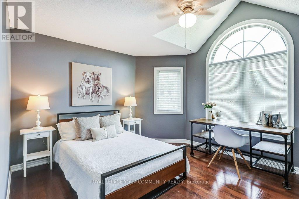 735 Madeline Heights, Newmarket (Stonehaven-Wyndham), Ontario  L3X 2J6 - Photo 27 - N12288406