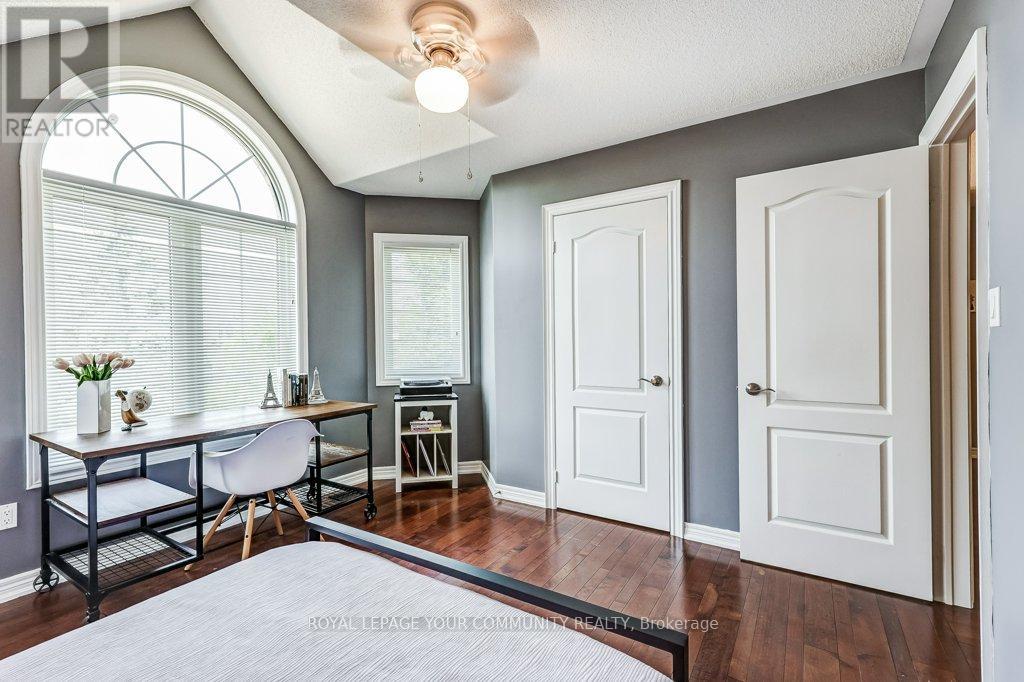 735 Madeline Heights, Newmarket (Stonehaven-Wyndham), Ontario  L3X 2J6 - Photo 28 - N12288406