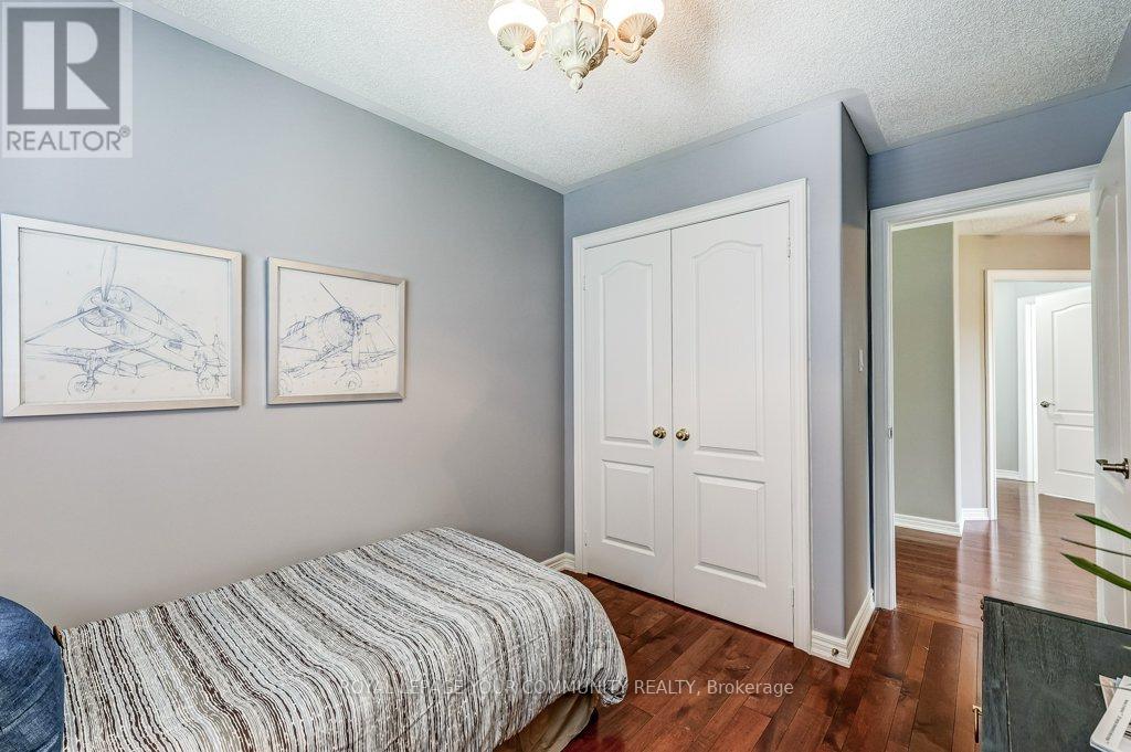735 Madeline Heights, Newmarket (Stonehaven-Wyndham), Ontario  L3X 2J6 - Photo 30 - N12288406