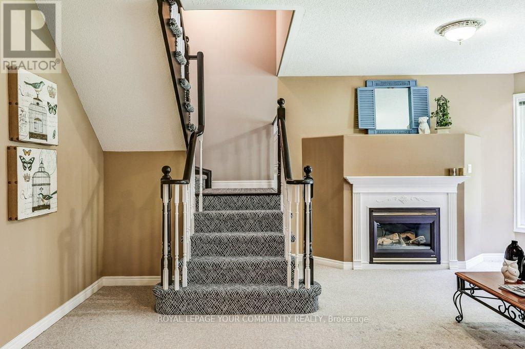 735 Madeline Heights, Newmarket (Stonehaven-Wyndham), Ontario  L3X 2J6 - Photo 31 - N12288406
