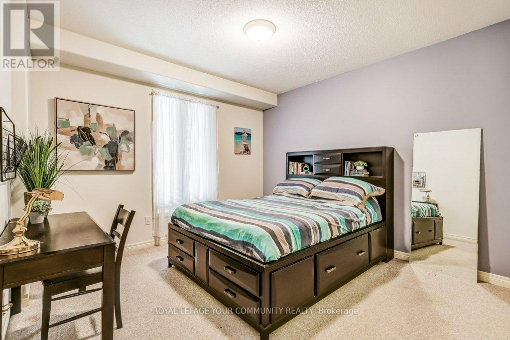 735 Madeline Heights, Newmarket (Stonehaven-Wyndham), Ontario  L3X 2J6 - Photo 34 - N12288406