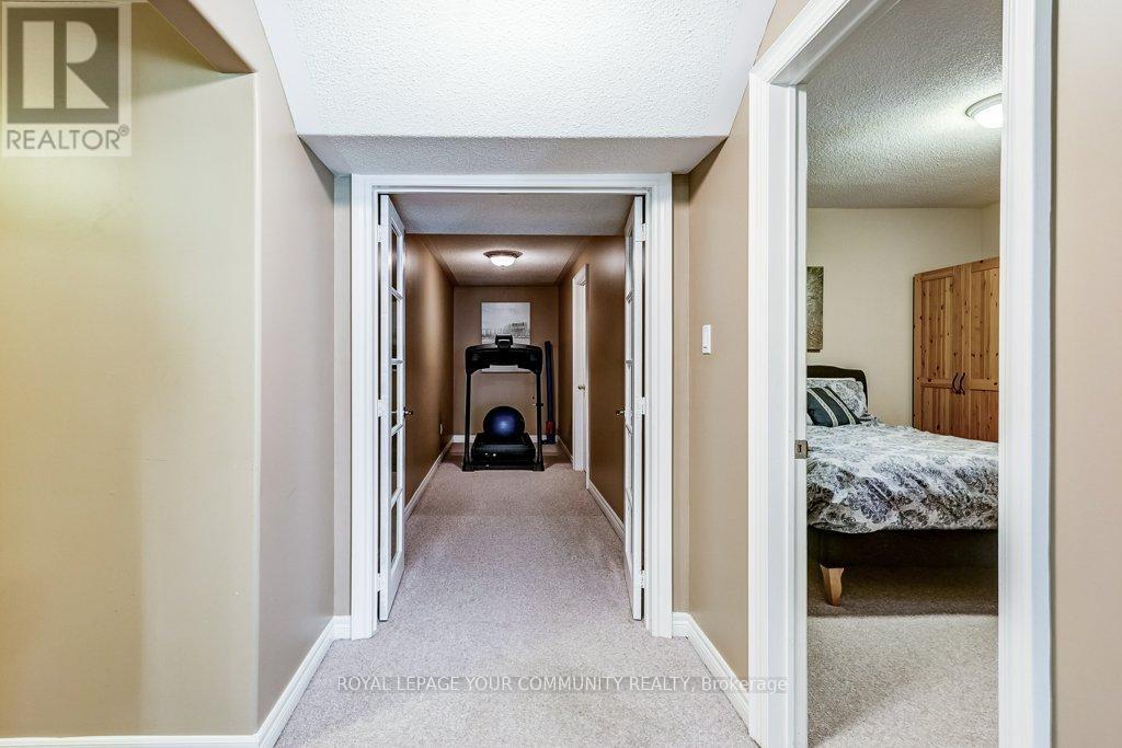 735 Madeline Heights, Newmarket (Stonehaven-Wyndham), Ontario  L3X 2J6 - Photo 37 - N12288406