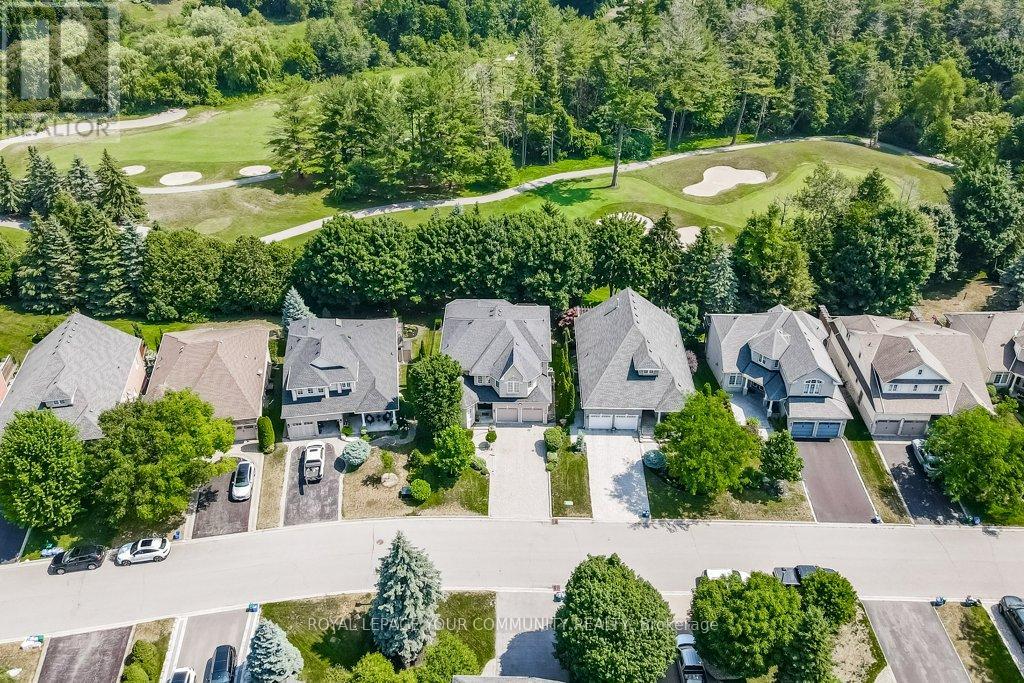 735 Madeline Heights, Newmarket (Stonehaven-Wyndham), Ontario  L3X 2J6 - Photo 47 - N12288406