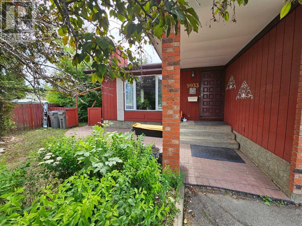 Property at 9933 82 Avenue image 4
