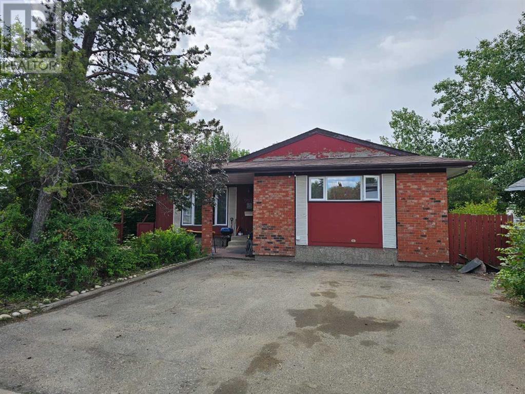 Property at 9933 82 Avenue image 2