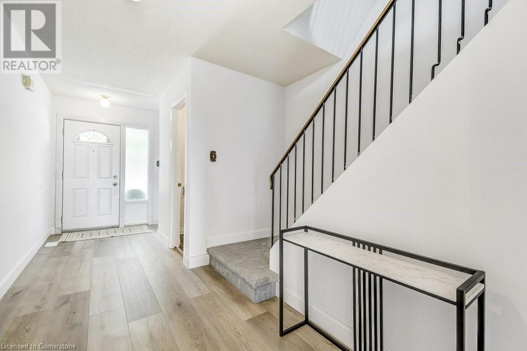 Property at 581 COLLEGE Avenue W image 4