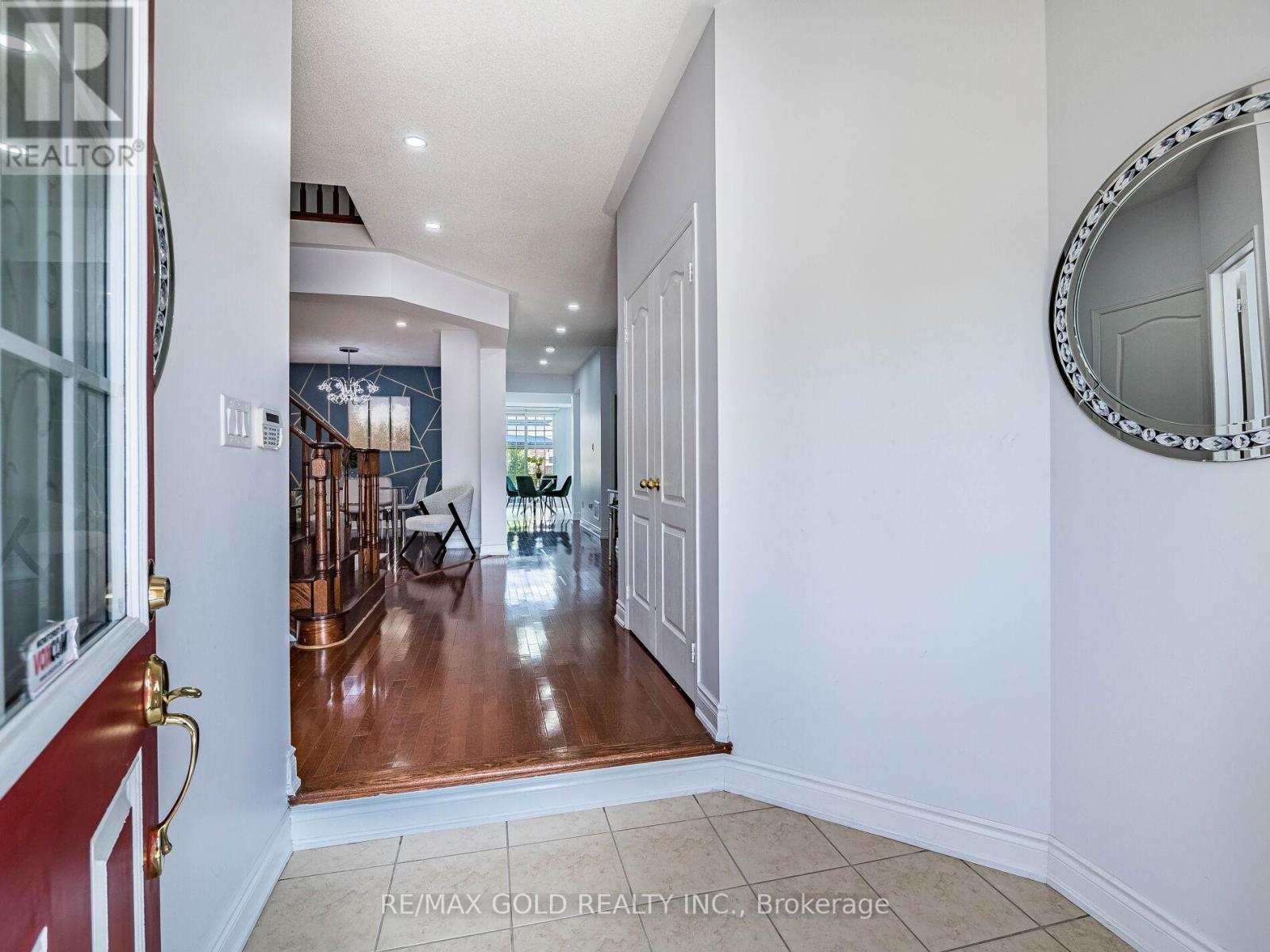 Property at 36 TREEGROVE CRESCENT image 4