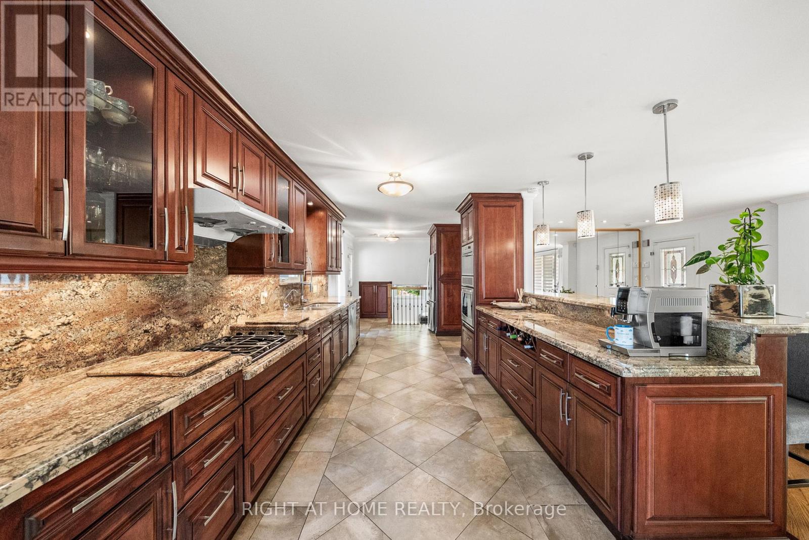 1045 Bloor Street, Mississauga, Ontario  L4Y 2N3 - Photo 10 - W12288362
