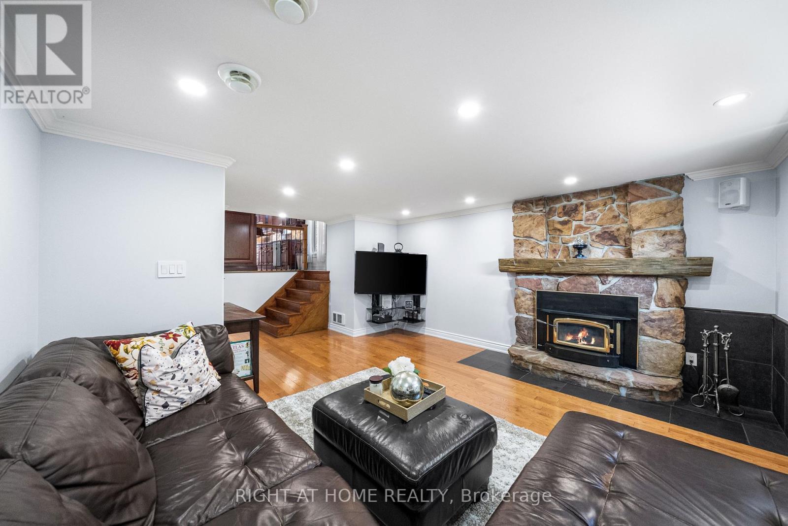 1045 Bloor Street, Mississauga, Ontario  L4Y 2N3 - Photo 13 - W12288362