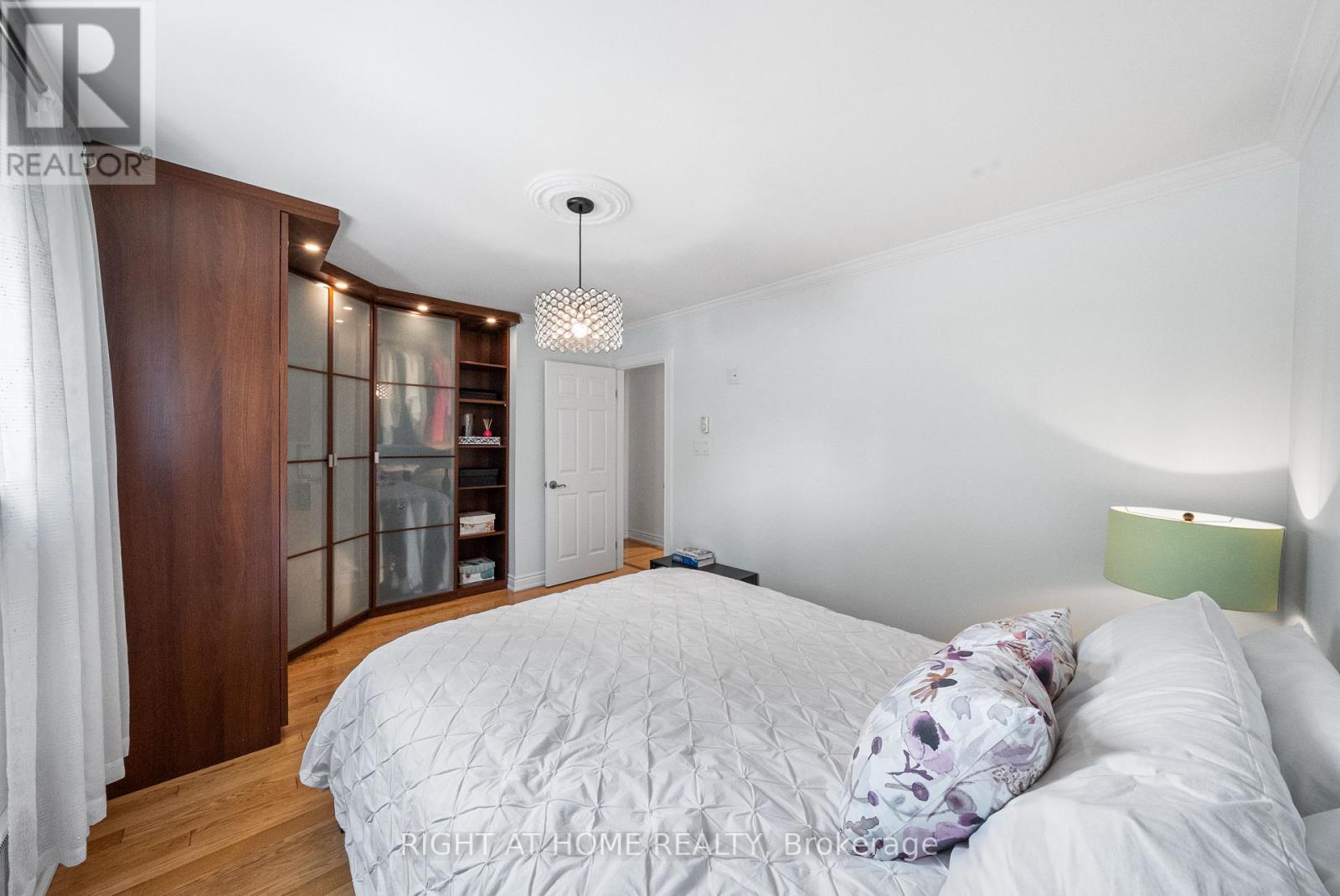 1045 Bloor Street, Mississauga, Ontario  L4Y 2N3 - Photo 16 - W12288362